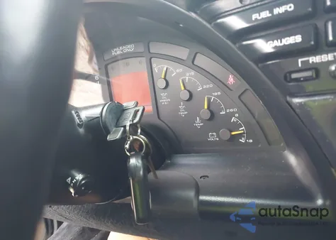 1994 Chevrolet Corvette из США, поврежденный, VIN 1G1YY32P1R5116453